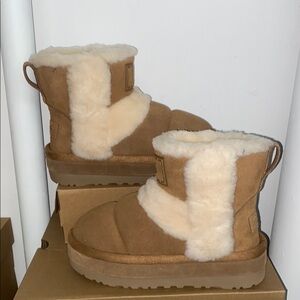 UGG CHILLAPEAK MINI